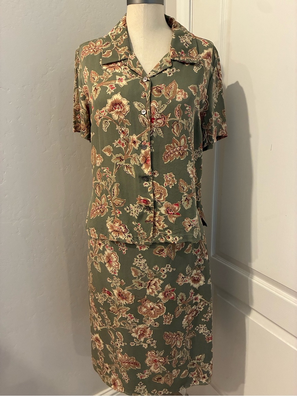 VTG 90’s Charter Club 100% Silk 2pc Skirt Set Floral Sz 12